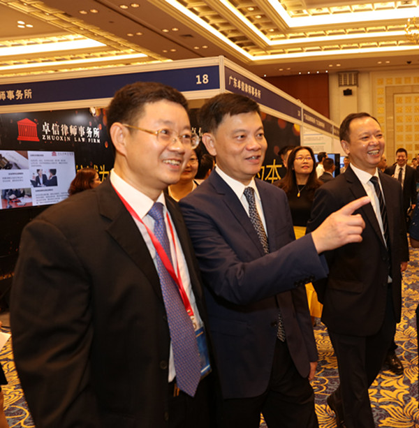 2、张新强主任向市政法委谢晓丹书记、司法局谭祥平副局长汇报工作.jpg